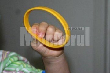 Brățara galbenă poate fi achiziționată contra sumei de 5 lei