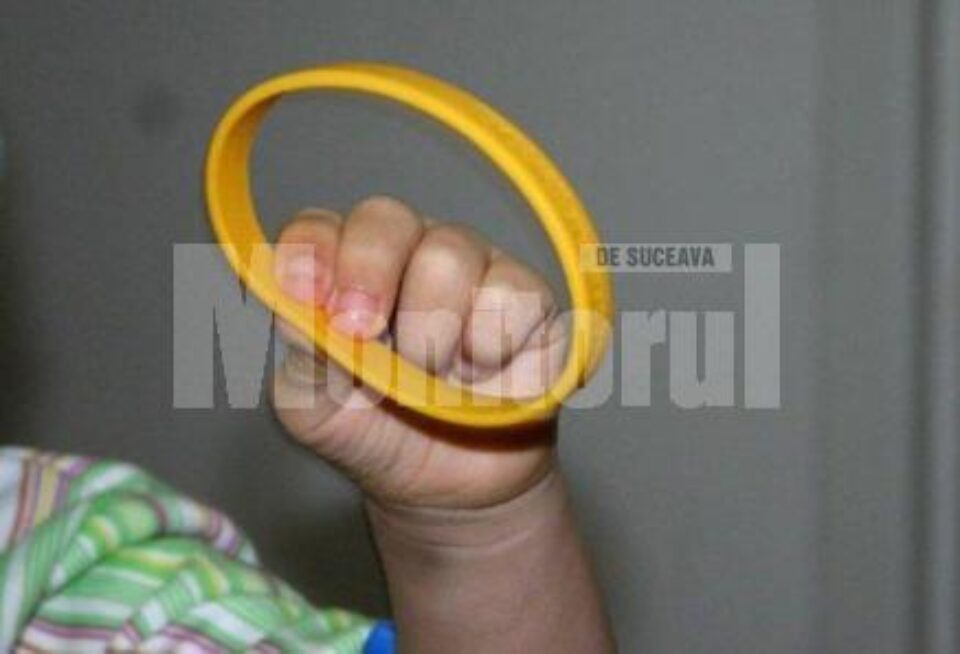 Brățara galbenă poate fi achiziționată contra sumei de 5 lei