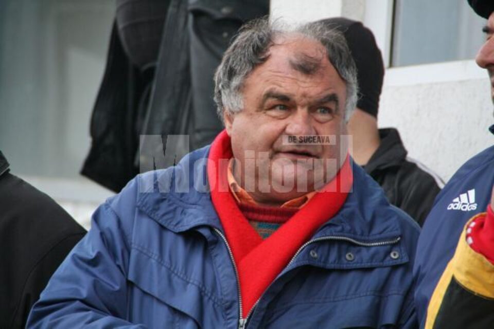 Antrenorul Ovidiu Căldăruș își cravașează elevii pentru a fi pregătiți la ora turneului play-off