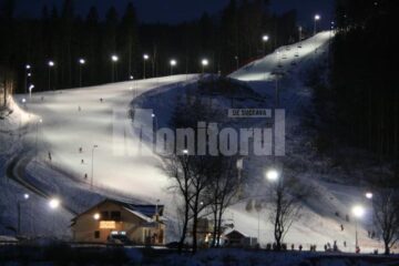Sâmbătă, de la ora 18:00, pe scena de la baza pârtiei vor urca membrii trupei Bere Gratis, iar duminică, trupa Hara
