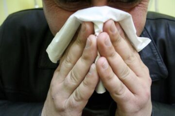 Numărul sucevenilor care ajung săptămânal la doctor din cauza afecțiunilor respiratorii de sezon a crescut semnificativ