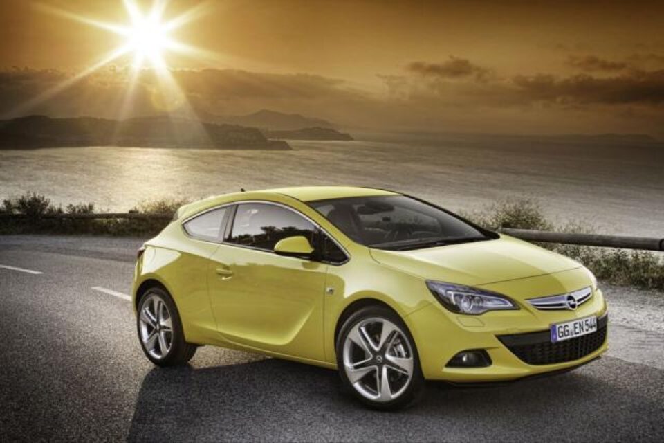 Opel Astra GTC, inovație în slujba performanței, este disponibil în România Opel Astra GTC, inovație în slujba performanței, este disponibil în România