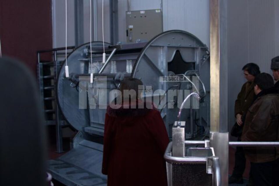 Boxa de asomare a bovinelor, complet automatizată, a costat în jur de 60.000 de euro