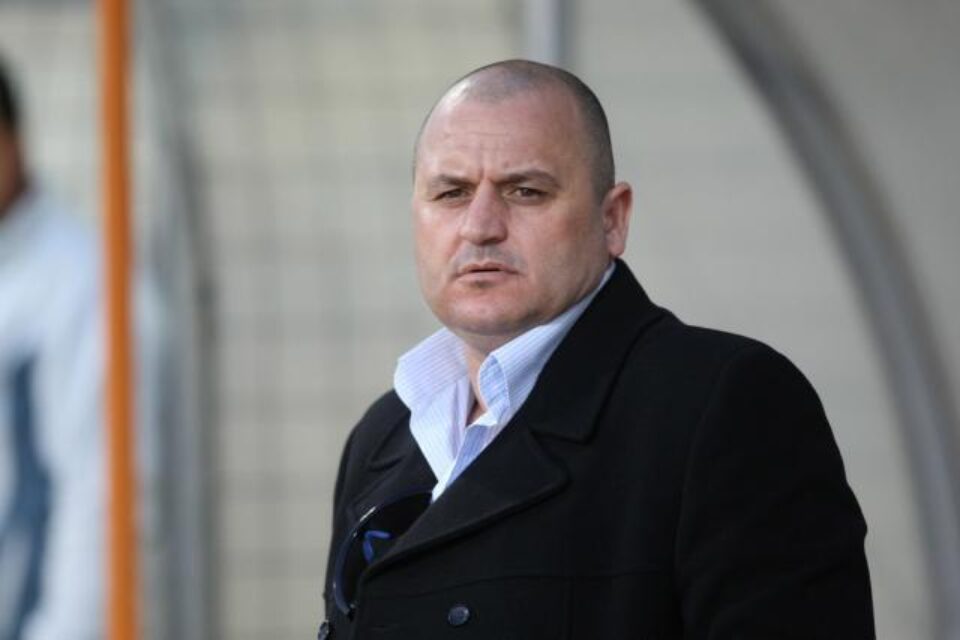Suporterii craioveni organizează mitinguri de protest față de Adrian Mititelu și conducerea FRF. Foto: lastscore.info Suporterii craioveni organizează mitinguri de protest față de Adrian Mititelu și conducerea FRF. Foto: lastscore.info