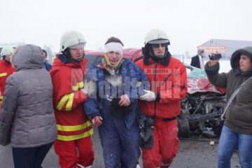 Impactul dintre cele două mașini a fost extrem de violent