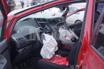 Impactul dintre cele două mașini a fost extrem de violent