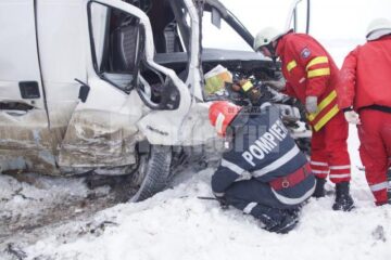 Impactul dintre cele două mașini a fost extrem de violent