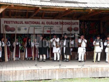 La Festivalul Național al Ouălor Încondeiate de la Ciocănești sunt așteptați artiști încondeietori de ouă din toată țara