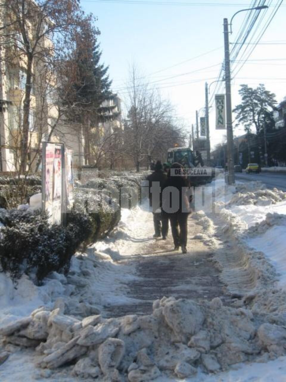 Zăpada care încurca circulația este dusă la groapa de gunoi