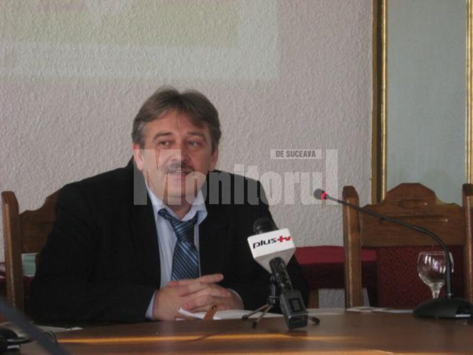 Marius Ursaciuc: „Pârtia de schi este o binecuvântare pentru noi, pentru că reușim să ieșim, cât de cât, dintr-o perioadă dificilă” Marius Ursaciuc: „Pârtia de schi este o binecuvântare pentru noi, pentru că reușim să ieșim, cât de cât, dintr-o perioadă dificilă”