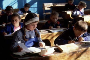 Copiii vor învăța cu același cadru didactic din clasa pregătitoare și până la sfârșitul clasei a IV-a. Foto: CORBIS