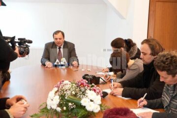 Gheorghe Flutur a participat la inaugurarea școlii din Iacobeni