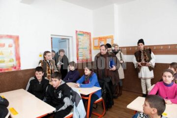 Gheorghe Flutur a participat la inaugurarea școlii din Iacobeni