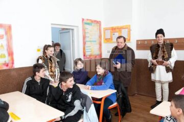 Gheorghe Flutur a participat la inaugurarea școlii din Iacobeni