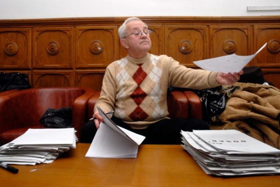 Îmbătrânirea corpului funcționarilor publici poate determina o reducere a capacității de adaptare și transformare a sistemului administrativ. Foto: MEDIAFAX Îmbătrânirea corpului funcționarilor publici poate determina o reducere a capacității de adaptare și transformare a sistemului administrativ. Foto: MEDIAFAX