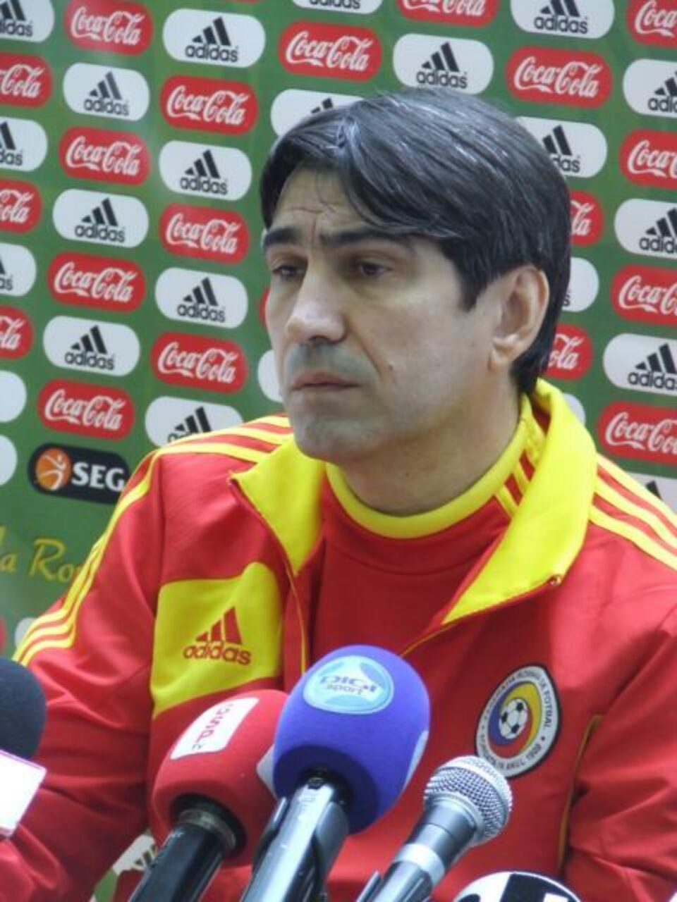 Victor Pițurcă: „Mă interesează ca jucătorii cu mare experiență și valoare să se gândească numai la echipa națională și când intră în teren să dea totul” Victor Pițurcă: „Mă interesează ca jucătorii cu mare experiență și valoare să se gândească numai la echipa națională și când intră în teren să dea totul”