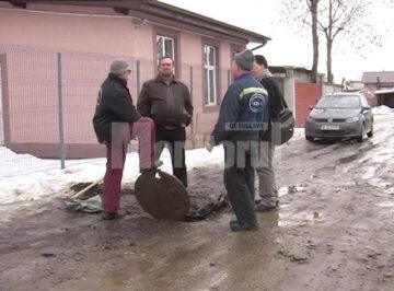 Echipă de intervenție a ACET care încearcă să găsească soluții în cazul conductelor înghețate