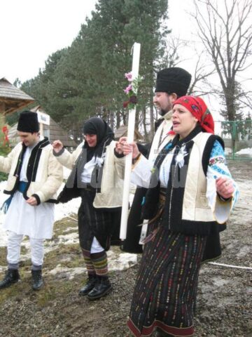 Joc în fața casei miresei