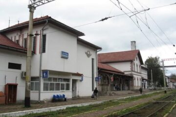 Gara Vatra Dornei, locul în care lucrează polițistul și impiegat. Foto: Tudosă Mihai Marian