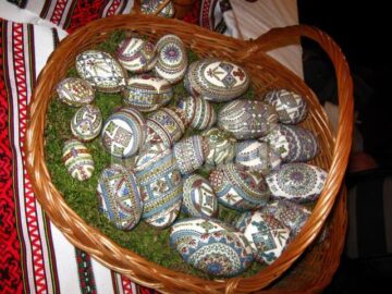 La Ciocănești, a IX-a ediție a Festivalului Național al Ouălor Încondeiate