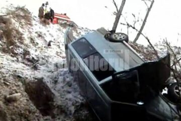 În mașină se aflau membrii unei familii din Suceava, soț, soție și doi copii