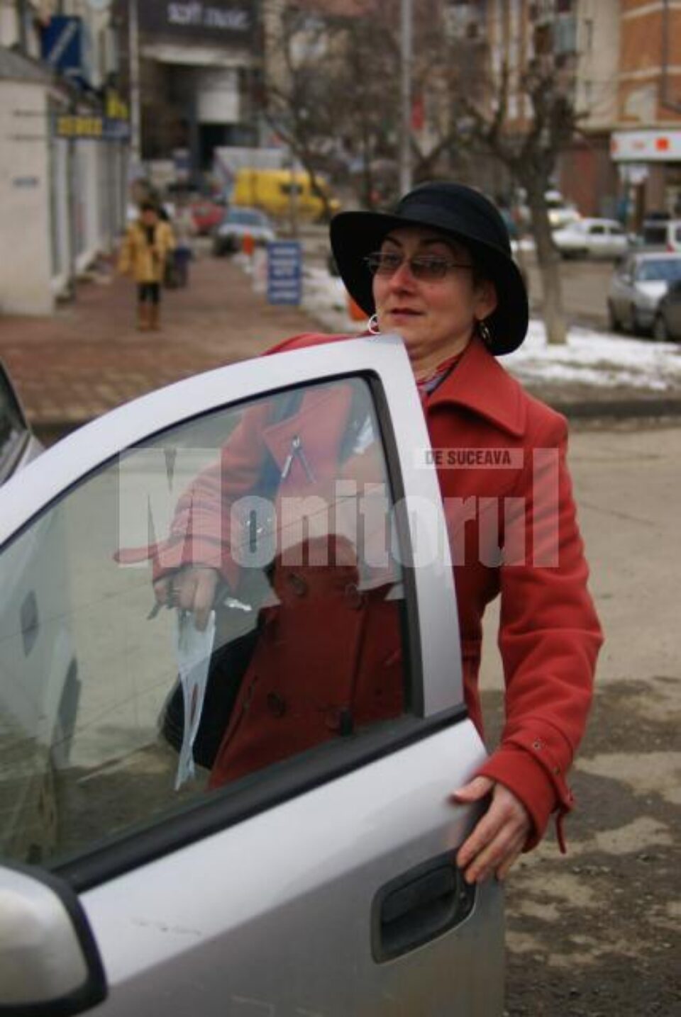 Șoferița care a blocat complet sensul giratoriu