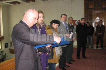 Acordarea premiilor de către directorul Petre Horvat