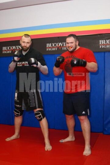 Ghiță Ignat și Andreas „Big Daddy” Kraniotakes se pregătesc intens în sala MMA din Suceava