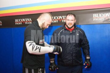 Ghiță Ignat și Andreas „Big Daddy” Kraniotakes se pregătesc intens în sala MMA din Suceava