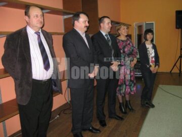 Oana Șlemco și câțiva dintre subiecții fotografiilor sale