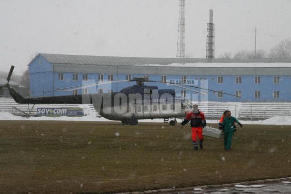 Un elicopter al Unității Speciale de Aviație a aterizat pe stadionul Areni pentru a o prelua pe fetiță și a o transporta la București