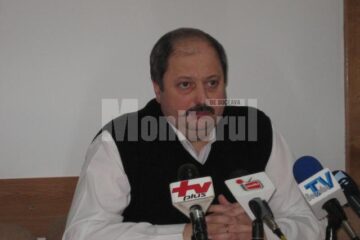 Șeful Inspectoratului Școlar Județean Suceava, Petru Carcalete