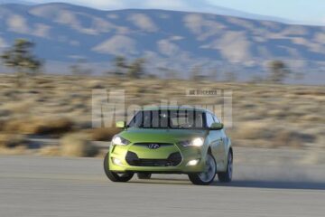Hyundai Veloster sparge tiparele