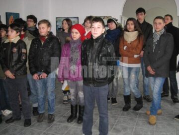 Elevi participanți la vernisaj