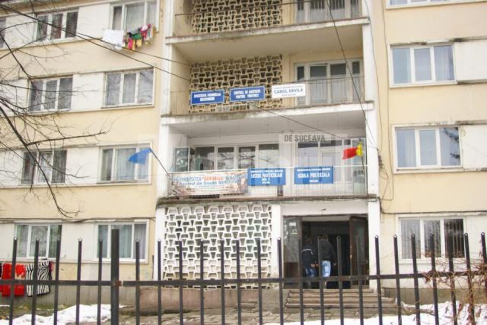 Clădirea căminului social va fi delimitată de clădirile Colegiului Tehnic „Petru Mușat”