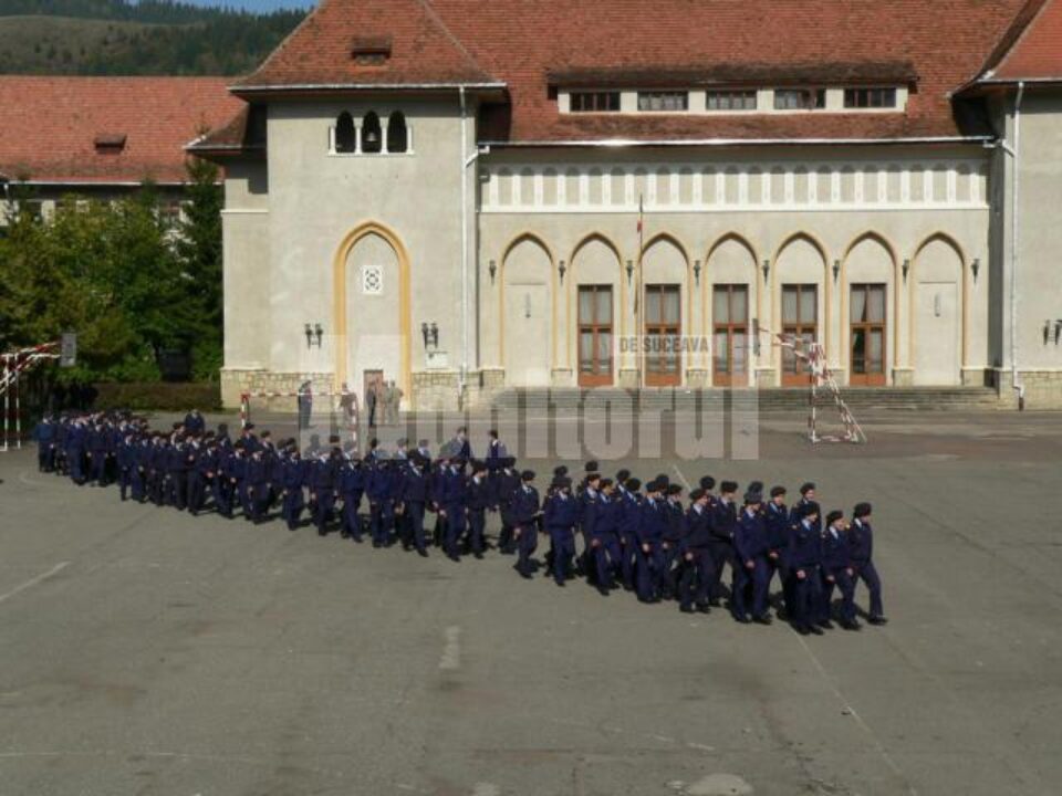 La Colegiul Militar Liceal „Ștefan cel Mare” Câmpulung Moldovenesc sunt 120 de locuri disponibile