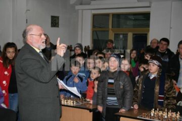 Maestrul Mihai Burduja le-a explicat participanților regulile concursului