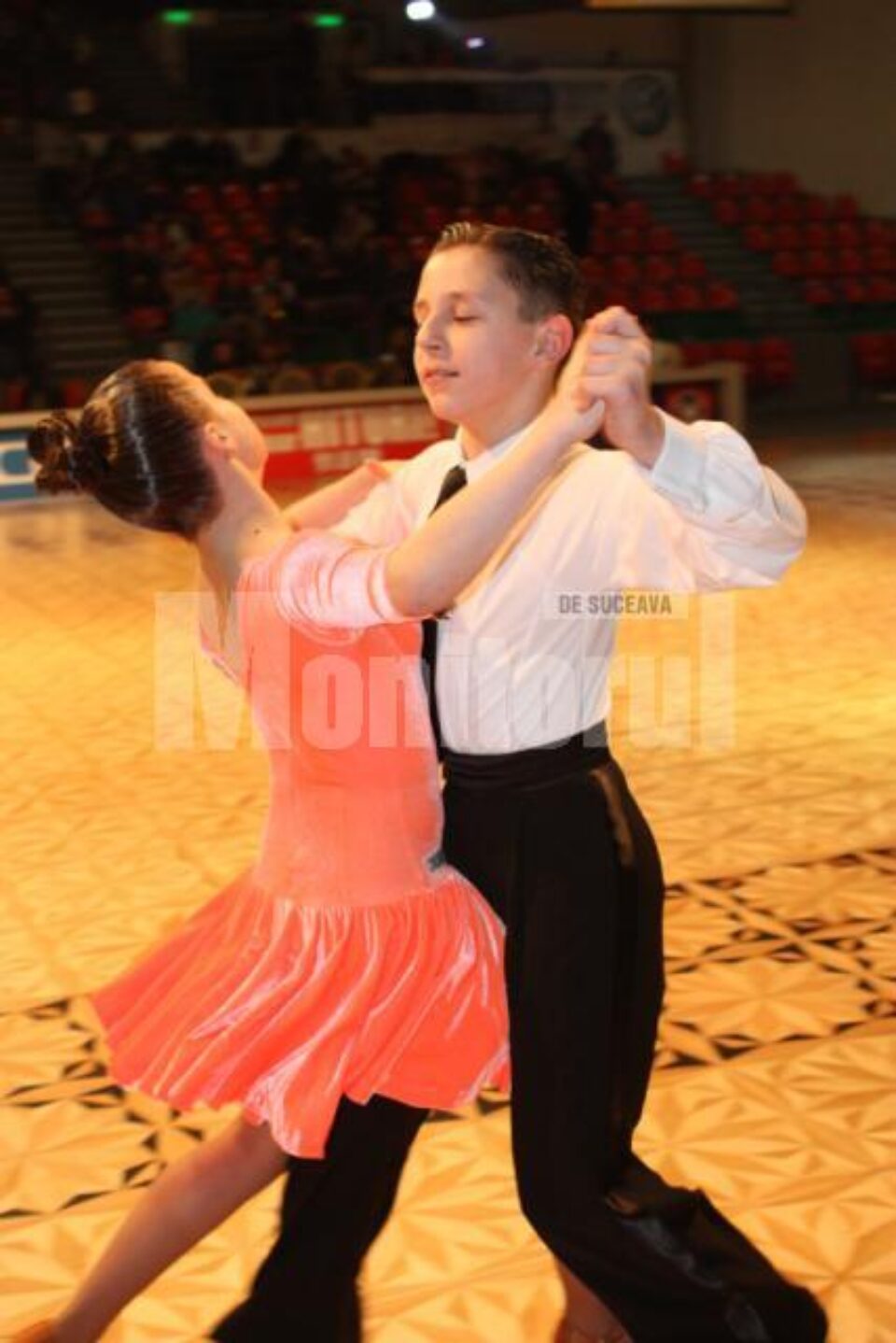 Cătălina Guriuc și Emanuel Aramă au luat locul întâi la Campionatul Național și Cupa Hermannstadt la Dans Sportiv