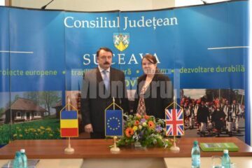 Vicepreședintele CJ Vasile Ilie și viceambasadorul Marii Britanii la București, Esther Blythe