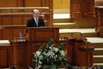 Băsescu: Să găsim soluții pentru ca, undeva în jurul datei de 1 iunie, să reîntregim salariile bugetarilor! Foto: Sorin LUPȘA