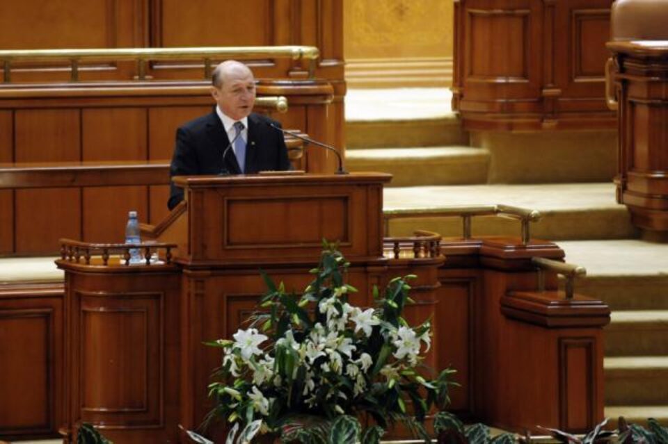Băsescu: Să găsim soluții pentru ca, undeva în jurul datei de 1 iunie, să reîntregim salariile bugetarilor! Foto: Sorin LUPȘA