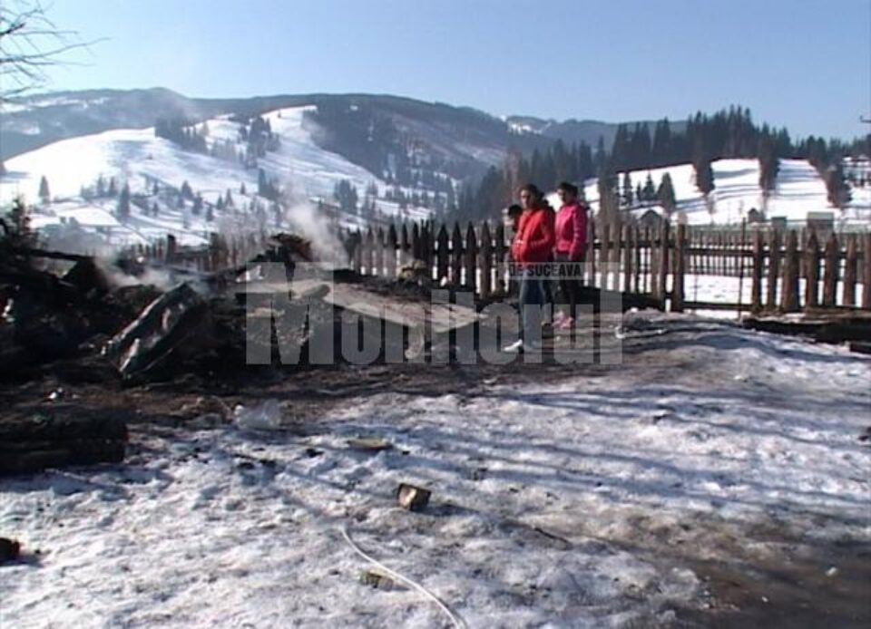 Deși au observat flăcările, tinerele nu au mai putut face nimic pentru a-și salva bunicul