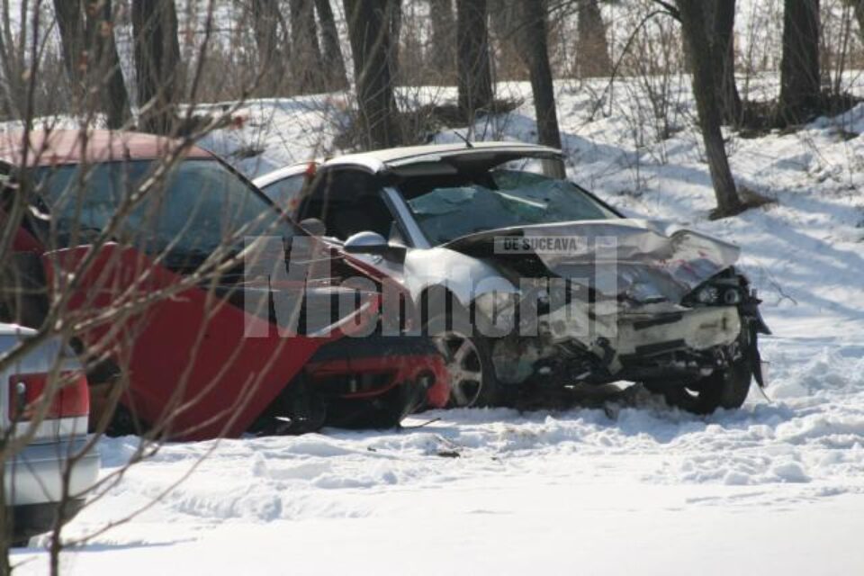 Trei polițiști în stare gravă, după un accident cu șapte răniți, la Șcheia