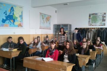 Elevii de la Colegiul Alimentar, instruiți împotriva delicvenței de un psiholog și un polițist