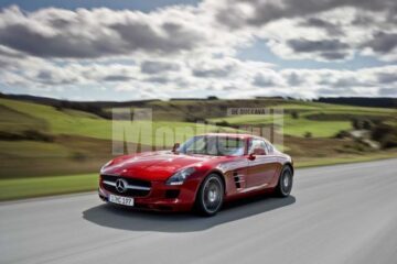Mercedes SLS AMG, reîncarnarea legendei Gullwing