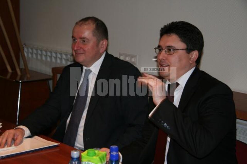 Ambasadorul Poloniei în România, Marek Szczygiel, și președintele Uniunii Polonezilor din România, deputatul Ghervazen Longher