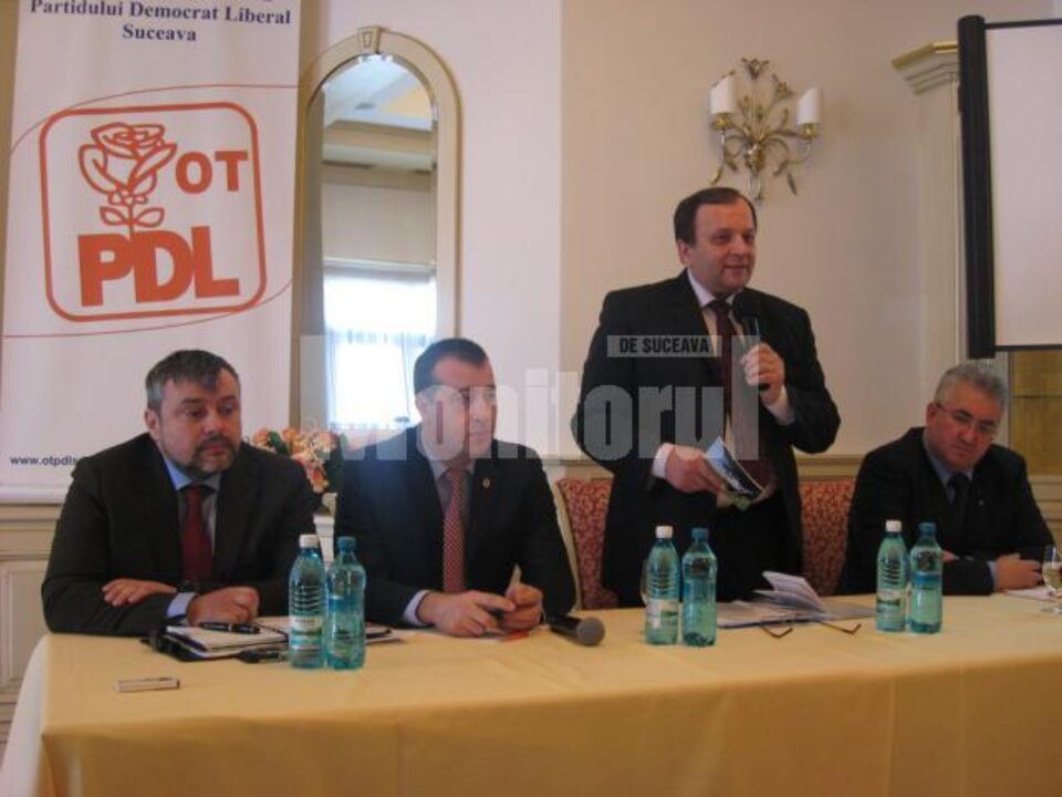 Gheorghe Flutur, Ion Lungu, și Ioan Bălan i-au învățat pe tineri despre modul în care se poate câștiga o luptă electorală și ce au de făcut într-o campanie electorală Gheorghe Flutur, Ion Lungu, și Ioan Bălan i-au învățat pe tineri despre modul în care se poate câștiga o luptă electorală și ce au de făcut într-o campanie electorală