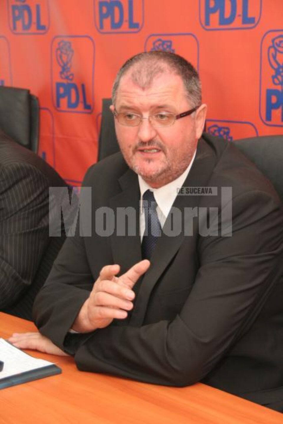 Orest Onofrei: „În Suceava, PD-L nu are nici un motiv să nu folosească sigla, culoarea și imnul”