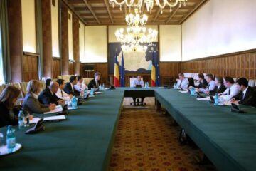 Guvernul va analiza procentul cu care se va face majorarea salariilor. Foto: CAPP