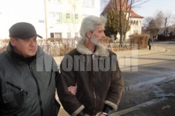 Vasile Popescu (dreapta)
